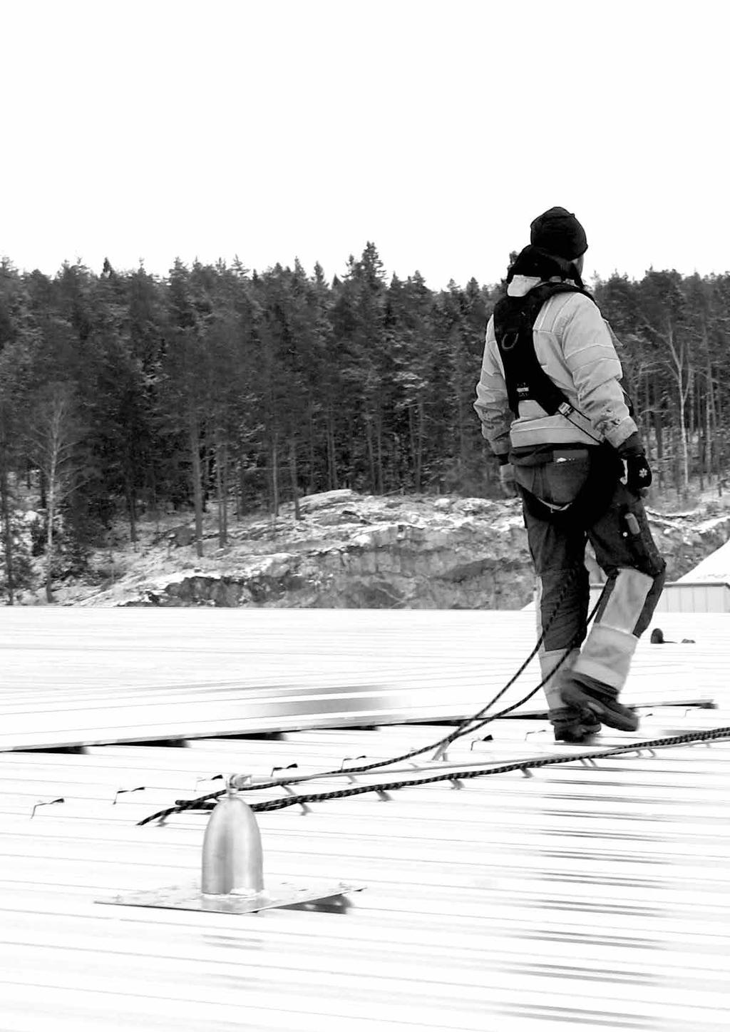 Hand i hand När säkerhet och bekvämlighet går hand i hand n Enkelt och snabbt att installera och testat för alla takapplikationer n Hög kvalitet och 25 års garanti n Systemen är enkla att använda n