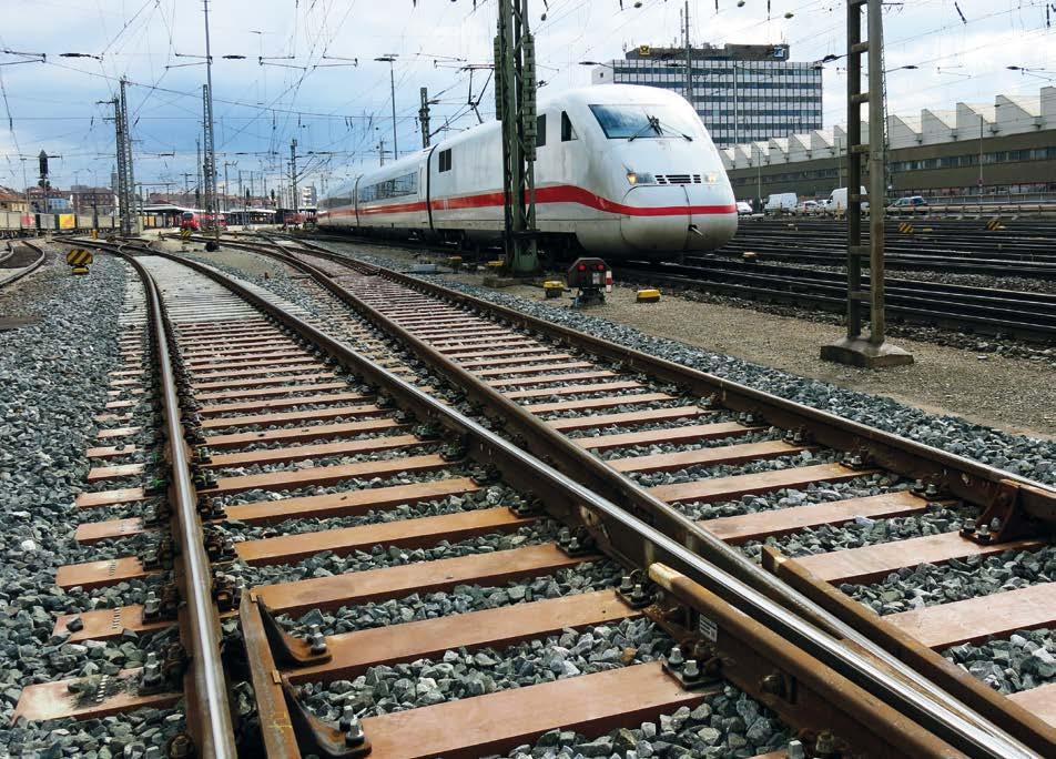 Platt sliper FFU Brosliper FFU Borrning i FFU-underlag på byggplatsen Tyskland Tyska Banverket Järnvägsväxel på FFU-sliper vid
