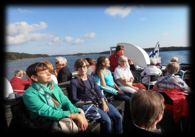 Ronja Rövardotter i turen. Det var en riktig familjefest med föräldrar, barn och barnbarn på plats (96 delt.) På hösten njöt vi årets höjdpunkt i teaterutbudet Mamma Mia på Svenska teatern.