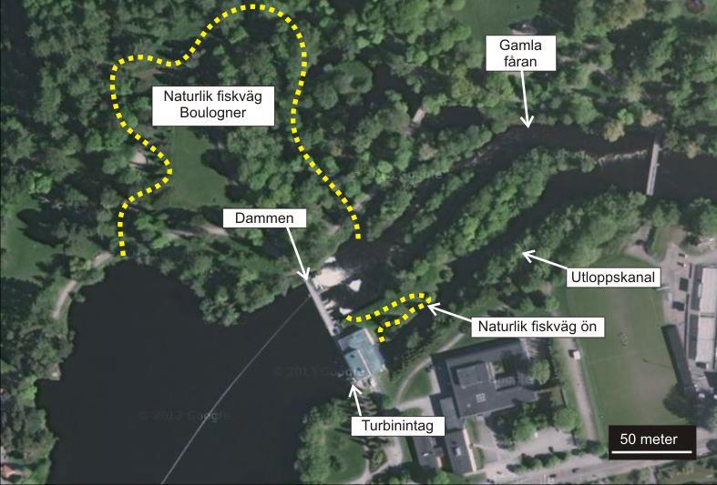Figur 6. Översiktskarta av Strömdalens kraftverk med förklarande text och översiktliga dragningar av fiskvägar. Flygfoto modifierat från Google Maps.