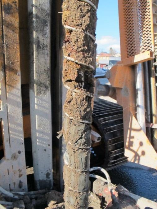 Bild 4B: BMM27, 1-2 m Provtagning av sandig fyllning med inslag av bark,