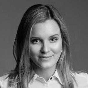 VÅRT TEAM FANNY MARDIROSSIAN Fanny har över tio års erfarenhet av kommunikation och politik efter att ha jobbat som projektledare och formgivare på Moderaterna, som politiskt sakkunnig på