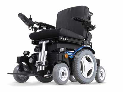 M300 PS Junior Mitthjulsdriven eldriven rullstol med motoriserad styrning (joystick) för kombinerad inom-och utomhusanvändning. Avsedd för mer planerad miljö utomhus.