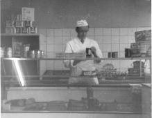Boberg 1:22 Dalvik sid: 4 / 12 Fastigheten byggdes år 1939 av Arvid Hansson i Lövås (far till Knut och Kalle i Slagget/Hansson). Först bodde Johan och Gottfrida här.