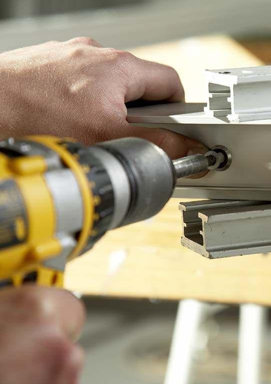 Auktoriserade tillverkare Sapa Building Systems produkter säljs och levereras av utvalda tillverkare.