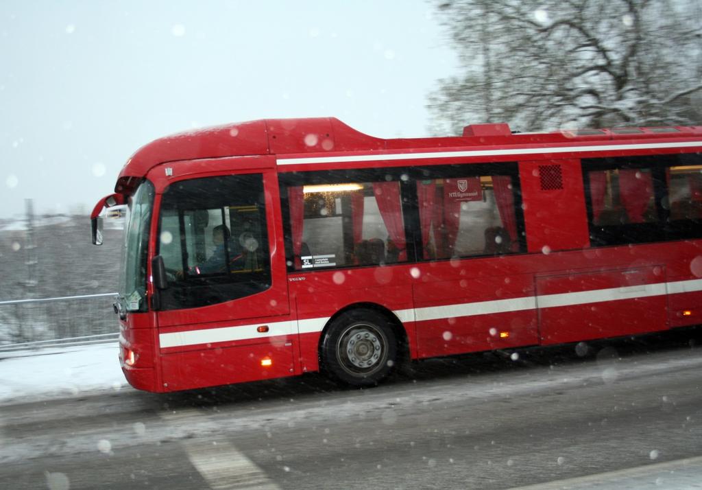 1(72) Handläggare Kenneth Bure Planeringsstudie E31 inför busstrafikupphandling Vallentuna, Sigtuna och Upplands Väsby Stockholms läns landsting Trafikförvaltningen 105 73 Stockholm Leveransadress: