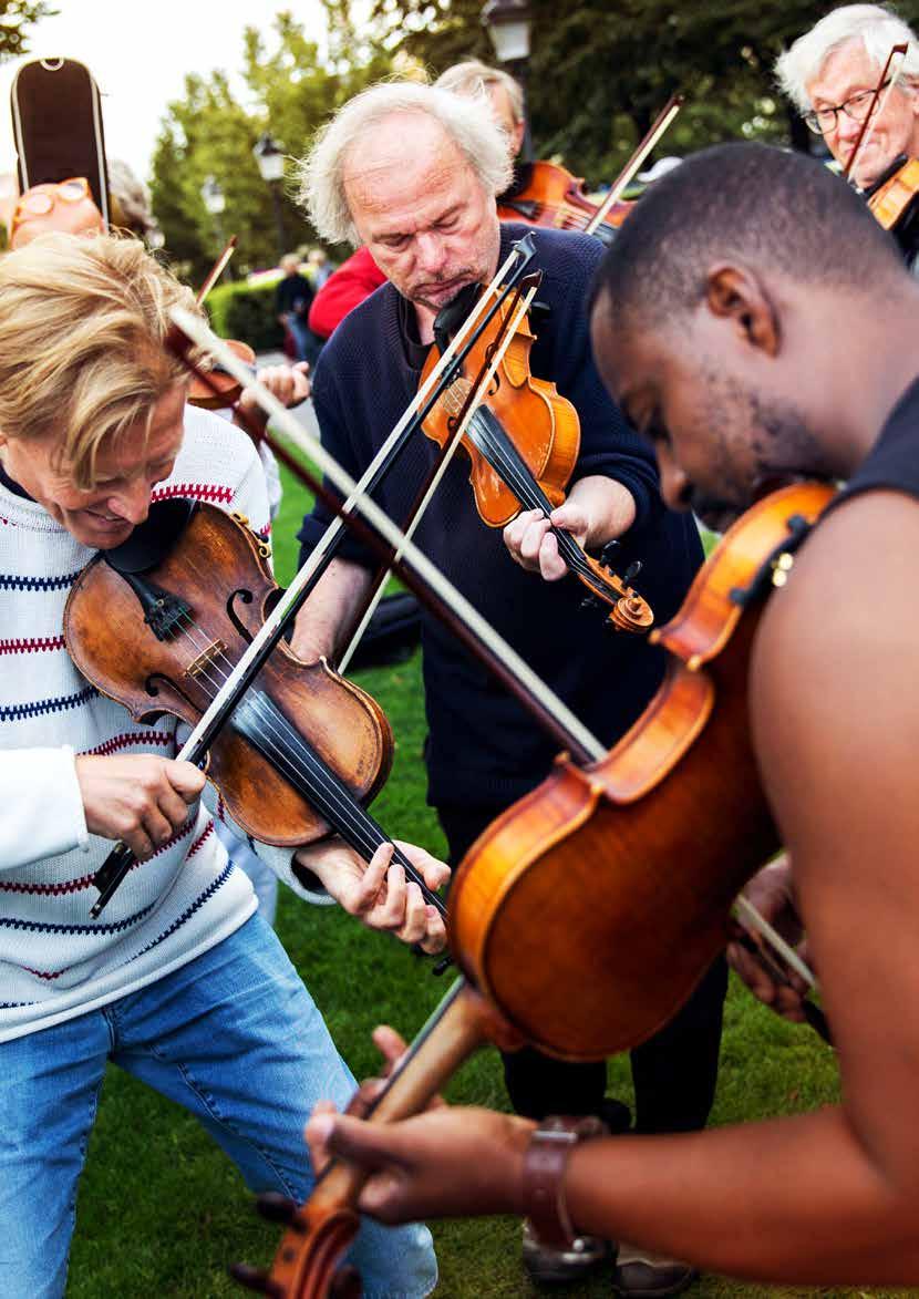 ˮinstämmerˮ eller ˮinstämmer heltˮ på frågan om festivalen har ett bra utbud. Festivalen hade många utländska turister.