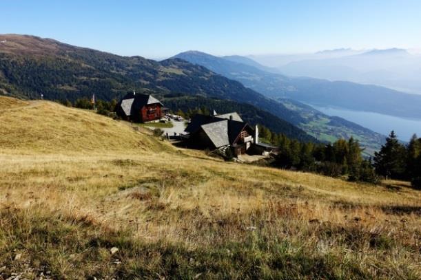 Dag 2 Seeboden Alexanderhütte Efter en rejäl frukost lämnar du tidigt ditt boende, för har du valt att vandra hela vägen, utan transfertillägg, har du en rejäl uppförsbacke framför dig.