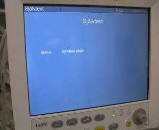 Röda pilar visar var du ska trycka