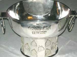 Solvalla. The Owners Trophy Vandringspriset The Owners Trophy instiftades 98.