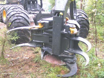 Knivarna klarar stammar upp till 20 cm. 45 Energiträdsgrip från Ponsse Ett nytt aggregat visade Ponsse, EH 25.