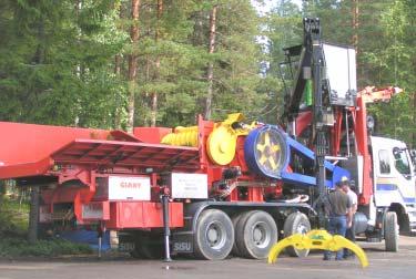 Den mesta näringen finns just i de avskavda träddelarna, som då kan gödsla skogen. Stor flishugg LHM Giant är en finska stor flishugg För entreprenörer.