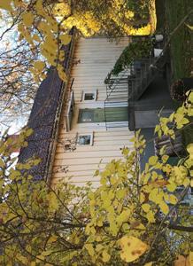. Den mindre byggnaden som tros ha utgjort kök på gården, är även denna utpekad som särskilt värdefull.