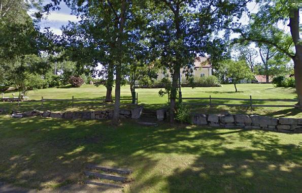 I Karlstad finns flera herrgårdar i stadsnära områden som berättar om en äldre bebyggelsestruktur och om hur staden har växt.