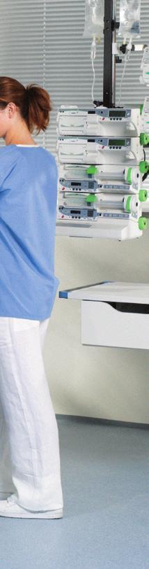 RYGGSKADOR Ergonomiskt riktig Ergonomiskt oriktig 52 % av alla sjuksköterskor klagar på kronisk ryggsmärta. Sängen Multicare med sidolutning.