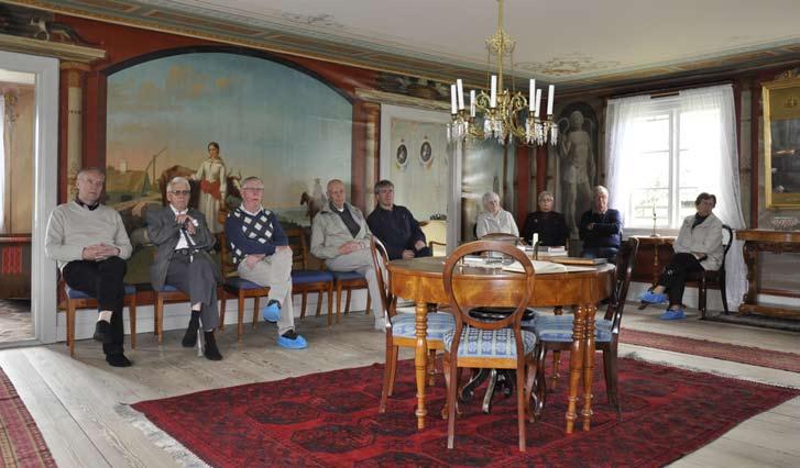 I Hemmingsmåla berättade Åke Werdenfels om Bengt Nordenberg och hans konstnärsgärning. Foto: Jan Jönssson. Årsmöte Årsmötet den 16 maj 2015 hölls i Författarmuseet, Jämshög.