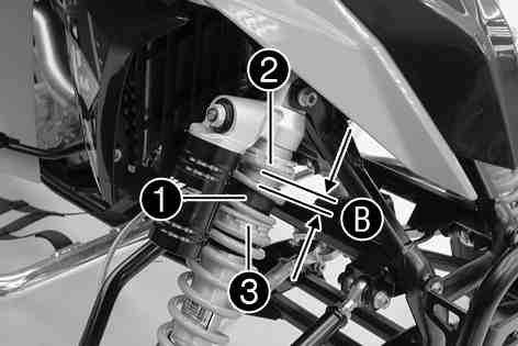 UNDERHÅLL AV CHASSI OCH MOTOR 56 Cross over-inställningen mäts mellan glidbussningen och ställringens krage. Specifikation Cross Over 19±1,5 mm Uppmätt vid huvudfjädern utan förspänning.
