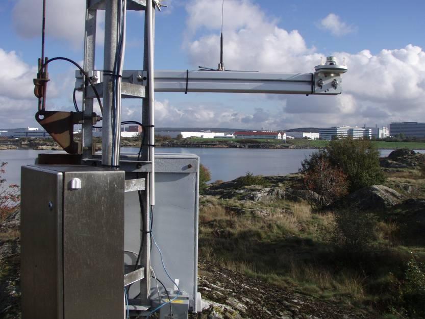 11. Tagene Tagenestationen ligger i Bäckebol, på Transportgatan 17. Masten står inne på Schenkers område och innehåller en del mobiltelefoniantenner (Telia).