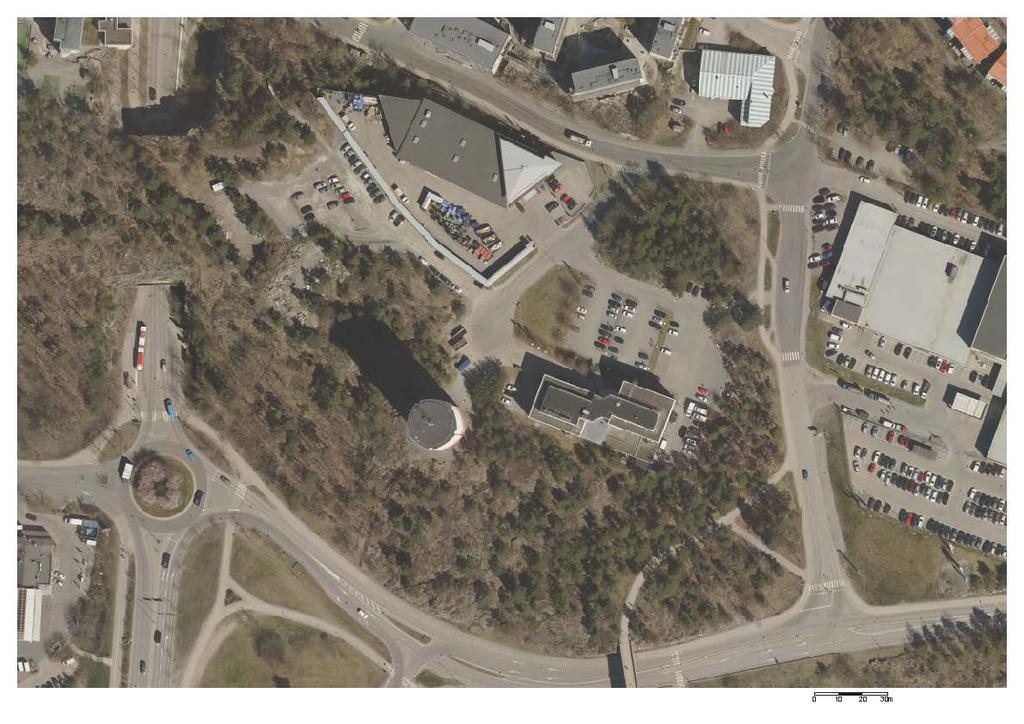 STORLEK Platsen är runt Jarlabergs vattentorn. Tornet är cirka 26 meter i diameter och ett staket kommer att placeras runt vattentornet, cirka 8 meter ifrån väggen.