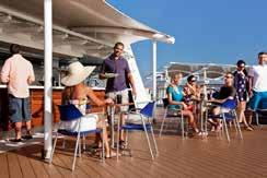 Ett härligt poolområde och solarium ligger på Resort Deck. Det finns barer för alla smaker, champagne eller martini?