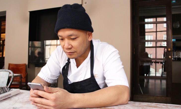 Sayan Isaksson har precis kommit hem från Malmö när vi träffas. Han var i Malmö för den internationella kockträffen Chef's Dinner som Vollmers arrangerar för femte året i rad.