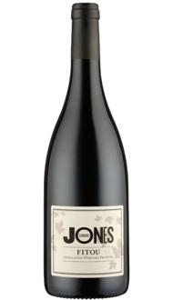 Domaine Jones Fitou - mats o mats selection Systembolagsnummer: 7957701 199 kr I området Fitou har vinodlaren stora problem med vildsvin som ger sig in och frossar på