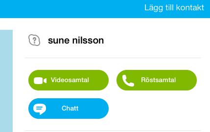 För att komma igång med Skype lägger man upp ett konto på Skype.com/sv/. Därefter laddar man ner Skype-appen till sin enhet. Då man startat appen kan man peka på plustecknet uppe till höger.
