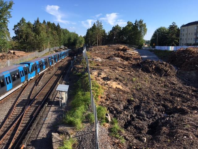 NU BYGGS DET ÄNNU MER I GUBBÄNGEN 300 studentlägenheter vid norra T-baneingången i startgroparna Osthus och Legolada dröjer då överklaganden fördröjt projektet Skogen i ravinen vid den norra