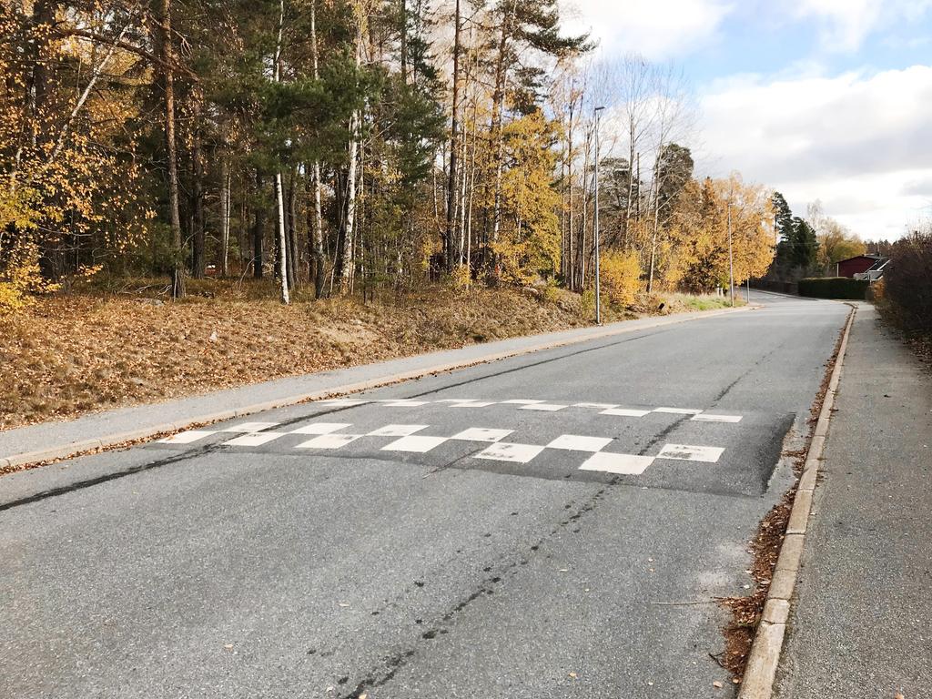 Täby kommun - Teknisk Handbok Revision 2018:1-2018.11.12 Det har gjorts försök med s.k. dynamiska gupp som känner av fordonens hastighet före själva guppet.