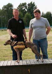 sig. Vårens hund på Åkers är inte med nu på ett tag, benet är opererat och vi får se hur det går. Luften gick ur oss i tornet, men loppet fortsatte, vinnare blev Ed Vinn, 18.79, före Delight Day, 19.