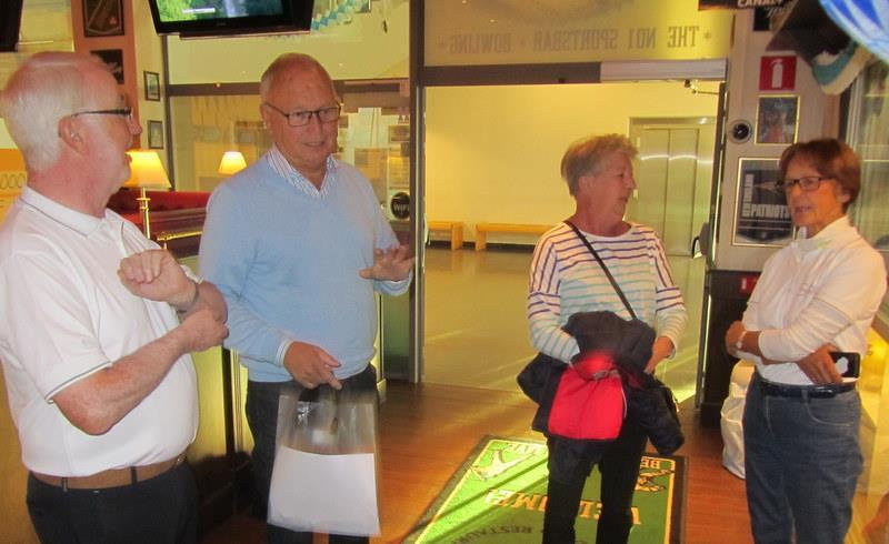 När vi anlände till bowlinghallen i Skövde Arena morgonen den 7 okt välkomnades vi av tävlingsledaren Ruben Dovrén och hans hustru.