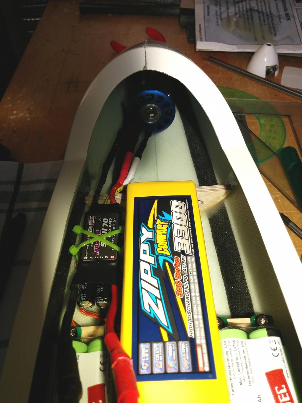 7. Kapa nos och motorfäste installation. Är det något som jag brukar dra mig för i det längsta så är det att kapa av nosen på en seglare för att stoppa dit en elmotor.