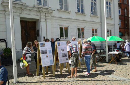 Planhandlingarna har varit tillgängliga på Stadsbyggnadsavdelningens expedition, Ystads stadsbibliotek och i Gamla Rådhusets foajé.