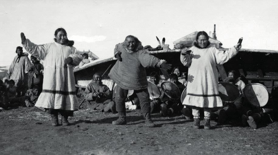 Ursprungsfolk i tre klimat Fördjupning och handledning Skolprogrammet kan genomföras som en visning, som en workshop eller som en visning och en workshop.