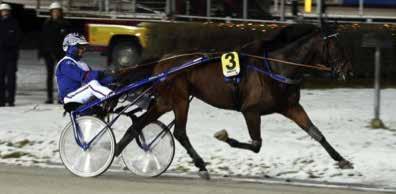SENASTE TÄVLINGSDAGEN PÅ GÄVLETRAVET 27 DECEMBER Rauno Pöllänen inledde årsfinalen med en säker spetsseger med nyförvärvet fyraåriga Flash Photo.