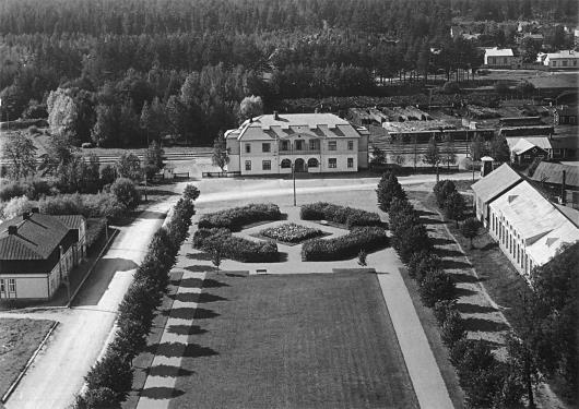 3.1.2 Den byggda miljön Omgivningen av det planerade området tjänstgjorde länge som stadens västra infartsport sydväster om de fästningsdelar som planerats i den västra kanten av stadsbosättningen.