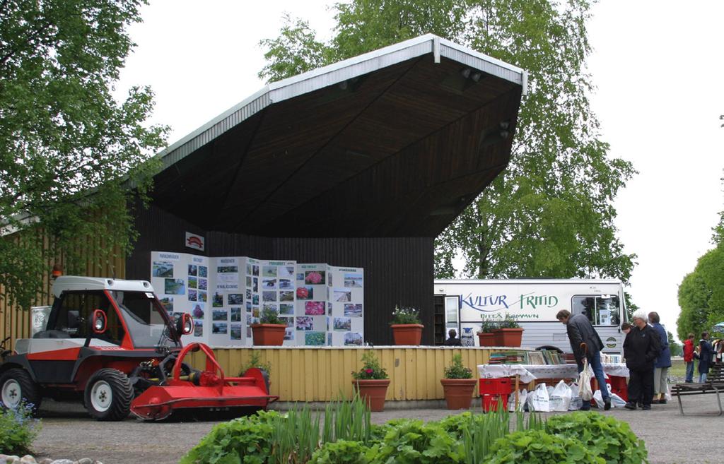 Genom att docka samman cafébyggnaden med ett orangeri skapas en ny mötesplats i Badhusparken. Orangeriet görs ca 150 m2 stort.
