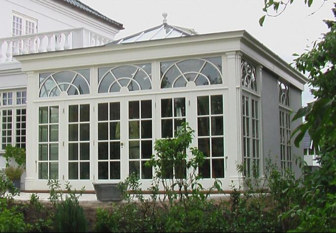 Den härliga miljön i orangeriet lämpar sig förutom till caféverksamhet väl för bröllop, kalas, möten, meditation, yoga, viss kursverksamhet mm.