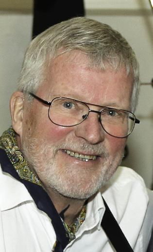 En speleman Hej, jag heter Ulf Johansson och är gitarrist i sånggruppen Sjung med HjärtLung. Jag spelar tillsammans med Göta Wiberg som spelar dragspel.