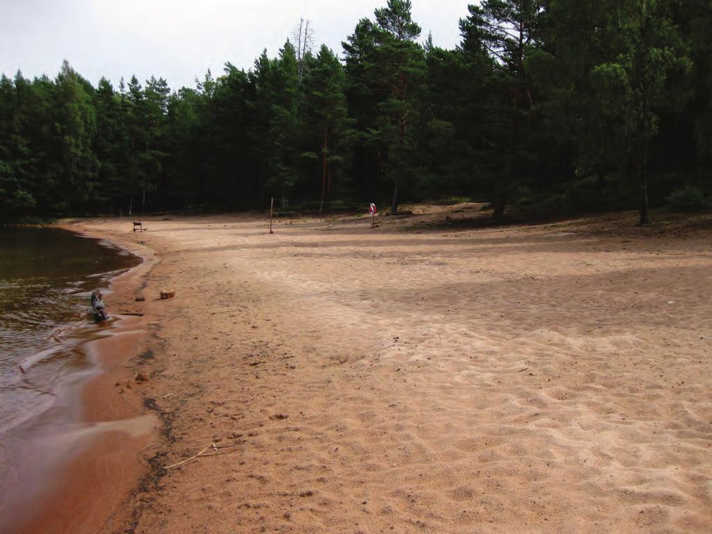 När det gäller badliv, finns runt 60 större badplatser kring Vänern (Badplatsen.se).