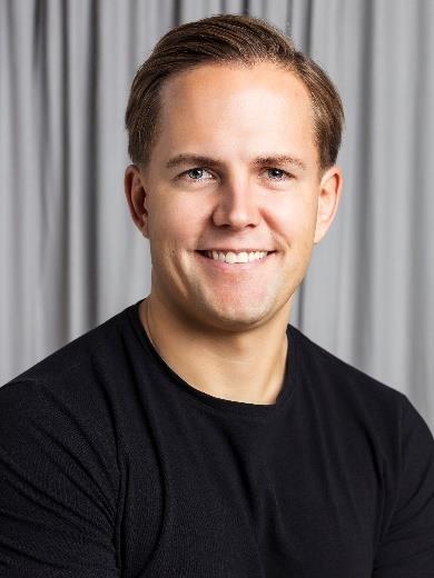 KOMMENTARER FRÅN VD STARK TILLVÄXT ONLINE OCH UTMANINGAR INOM RETAIL Trots den ovanligt varma sommaren fortsatte Lykos tillväxt under det tredje kvartalet och försäljningen inom Online steg med +34,5
