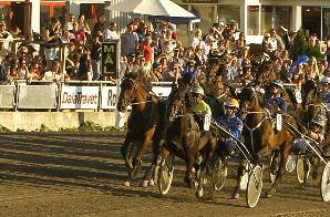Dagens Program Kl. 10.00 Inskrivningen öppnar Kl. 10.30 Banan öppnar Kl. 10.30 Entré och drive-in öppnar Kl. 11.00 Restaurangen öppnar Kl. 11.20 Barfotainfo för V4 ska vara inlämnad Kl. 11.20 Bilprovstart Kl.