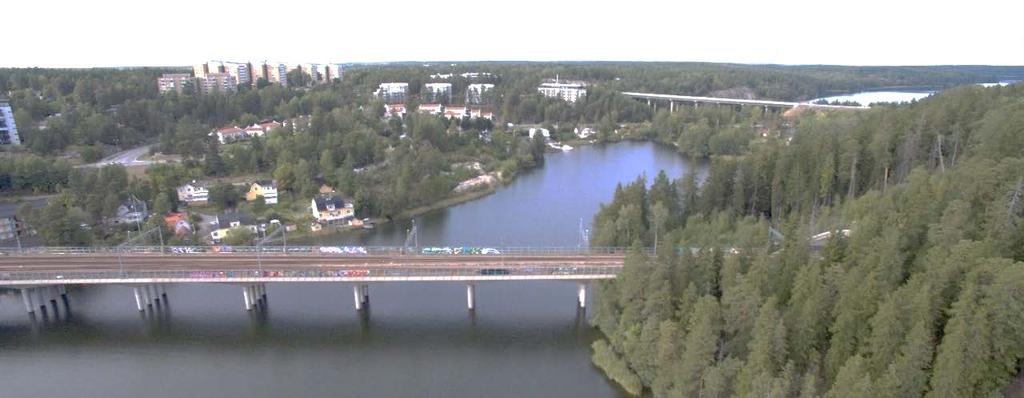 9 Förutsättningar, planförslag och konsekvenser Vy från söder. Järnvägsbron i förgrunden, planområdet i mitten och motorvägsbron i fonden.