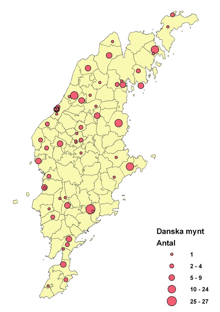 läge, på den västra kusten, överensstämmer bra med en idé om att mynten kommit till Gotland från väster. Figur 52. De danska myntens rumsliga spridning. från Burs kyrka med 27 ex.