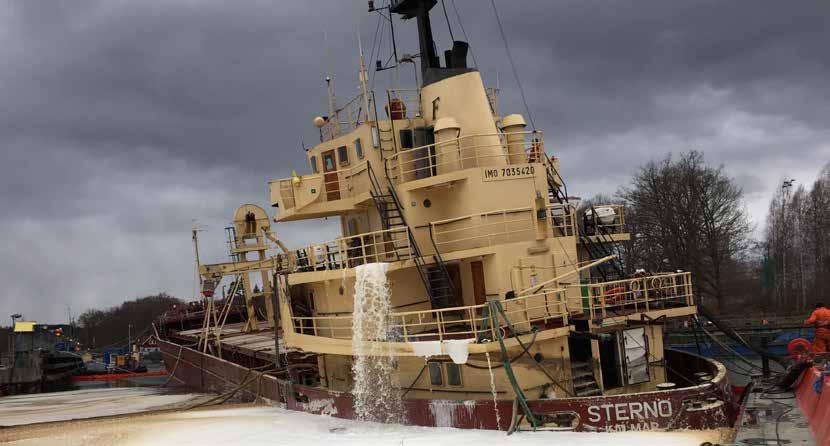 Årsredovisning 2017 Södra Bohusläns Räddningstjänstförbund Stort larm Lilla Edet, Fartyg på grund - Sternö 2017-02-24 Den 24/2 2017 inträffade en fartygsolycka i Göta älv strax norr om Ströms sluss i