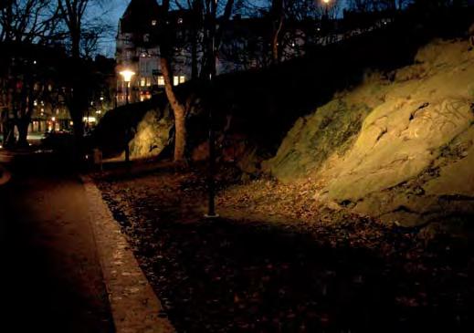 Att vara synlig för andra, utan att själv kunna se sin omgivning, skapar en otrygghetskänsla. Det är det som händer när belysningen ger en starkt upplyst tunnel mot omgivande, kompakt mörker.