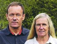 Lokalerna för blomjordstjärna är välhävdade, varma och underlaget är sandigt och kalkrikt. Arten förefaller gynnas av ett visst markslitage.
