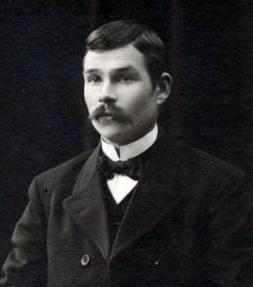 Oskar- Pelle, ett original Döpt till Johan Oskar Pettersson Denne stilige unge man är statarsonen från Årsta, Johan Oskar Pettersson.