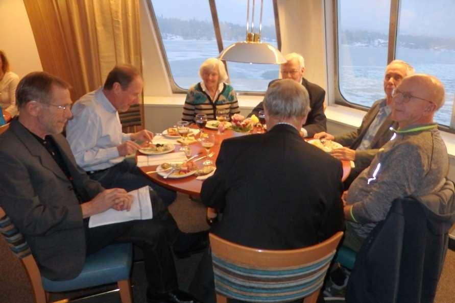 Från vänster Nina Contreras, Marcelo själv, Silja Heino och Gun Alström. Gun, är det något fel med besticken?