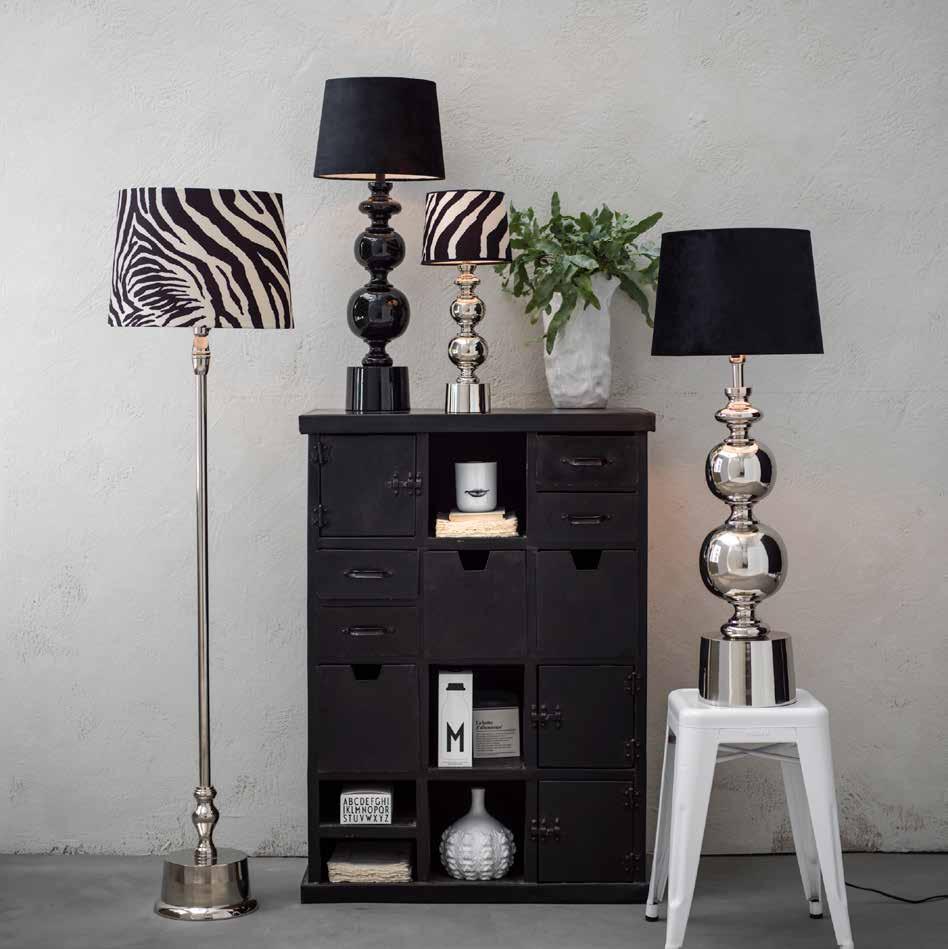 GRACE LAMPFOT SHINY BLACK 1836003 MED SOFIA SVART 430-309 GRACE LAMPFOT CHROME 1834106 MED SOFIA MÖNSTRAD ZEBRA 420-3800 GRACE LAMPFOT 1834106 Chrome 41 cm 31900799 2 st 1836006 Chrome 60 cm